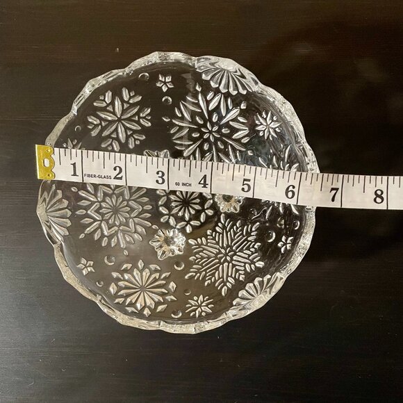 Crystal candy bowl with carved snowflakes - Picture 4 of 6